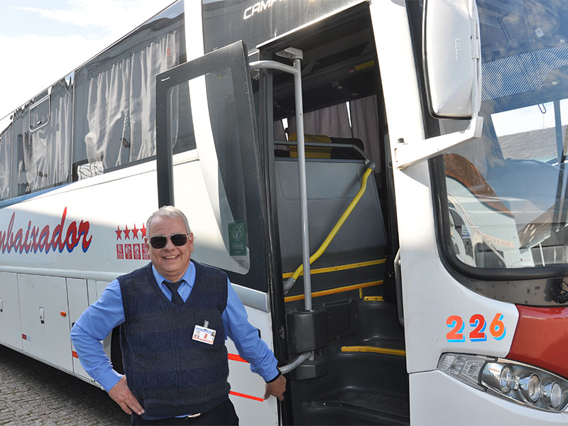 Especial JTR: O homem que há quatro décadas transporta pessoas e histórias