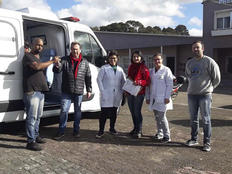 Secretaria de Saúde de Morro Redondo recebe nova ambulância