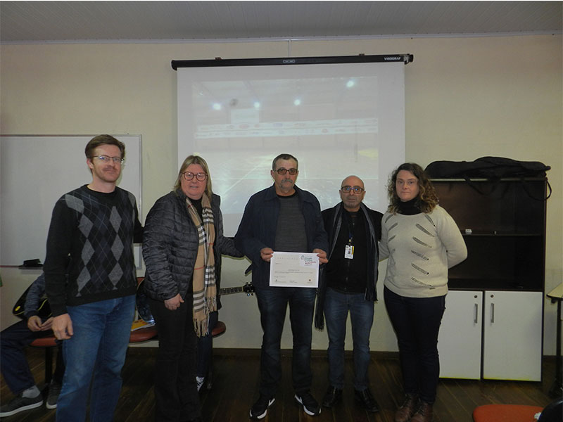 Morro Redondo: Um dos parceiros do projeto “Empresa Amiga do Ginásio e do Bonfim” recebe certificado de reconhecimento estadual