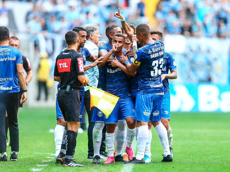 Grêmio goleia o Goiás por 3 a 0 na Arena