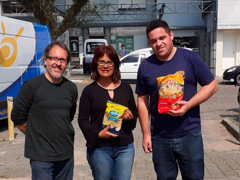 Coordenadoria de Cultura entrega alimentos da Carreta Solidária à Santa Casa de São Lourenço do Sul