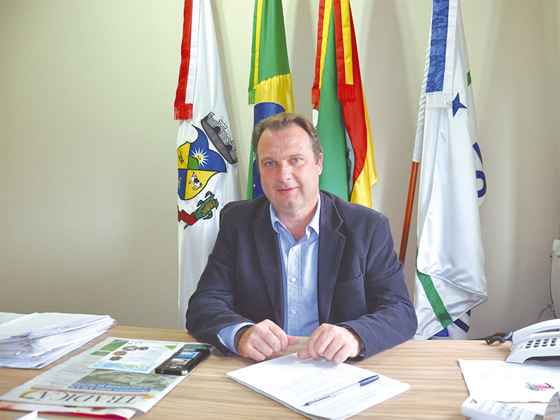 Executivo de Morro Redondo esclarece contenção de gastos quanto ao turno de 6 horas e cargos de confiança