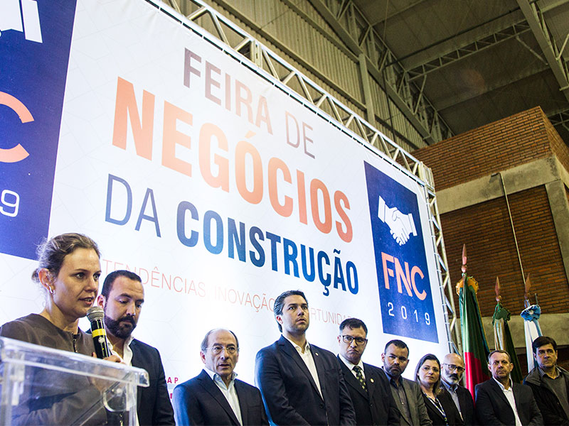 Prefeita de Pelotas participa da Feira de Negócios da Construção no Sesi