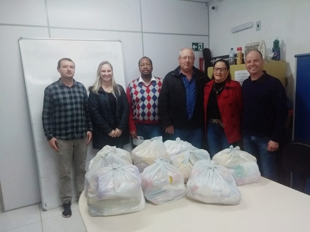 Morro Redondo: IELB de Morro Redondo arrecada alimentos no show de Carlos Magrão e destina para o CRAS
