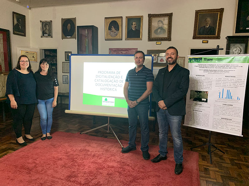 Jaguarão: Programa de extensão da Unipampa entrega documentos históricos digitalizados
