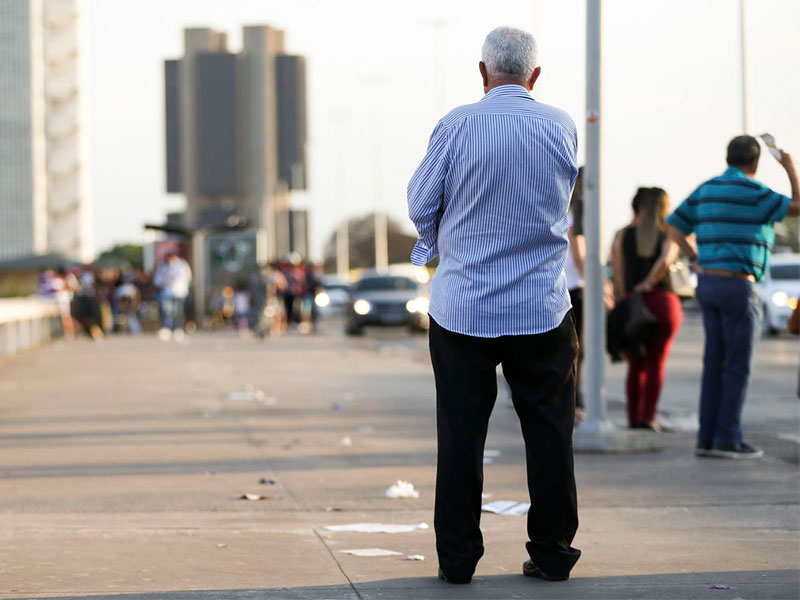 Expectativa de vida no Brasil sobe para 76,3 anos
