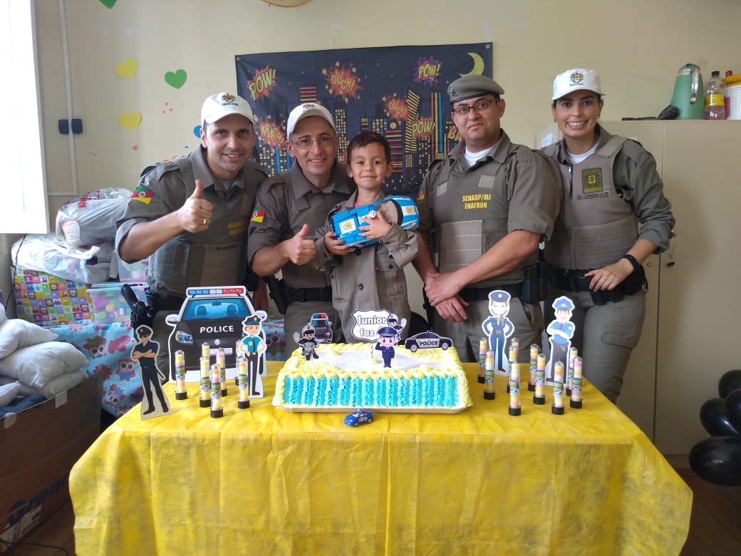 Pelotas: Criança realiza sonho de ter a Brigada Militar em aniversário