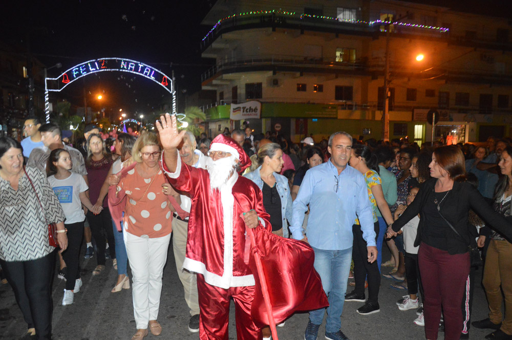 População de Pedro Osório prestigia a chegada do Papai Noel