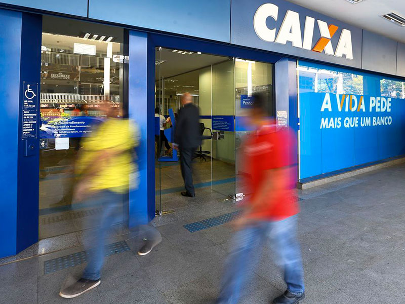 Bancos abrem em horário especial amanhã