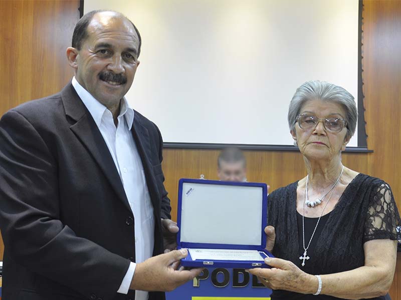 Professora aposentada é homenageada pela Câmara de Vereadores de Capão do Leão