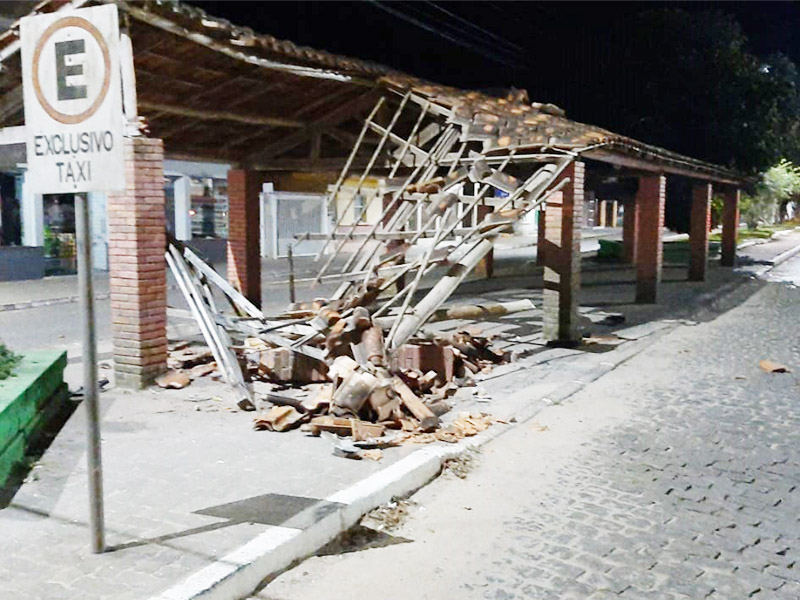 Prefeito de Piratini não garante reconstrução do abrigo de táxis