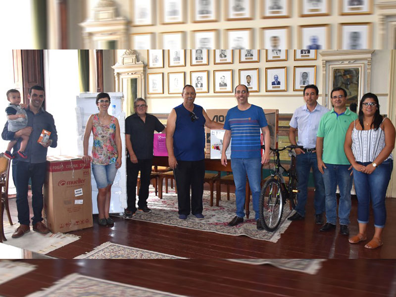 Prefeitura de Jaguarão entrega prêmios da promoção IPTU Premiado