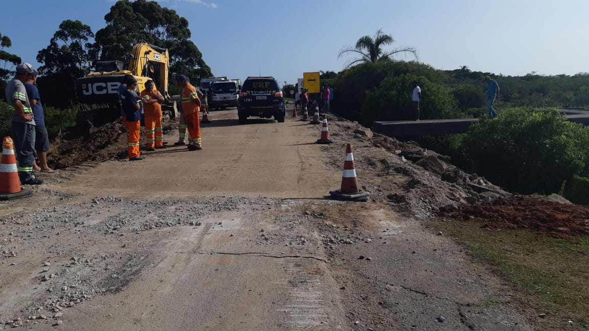 Santa Vitória do Palmar: Trânsito na BR-471 ainda está liberado em meia pista