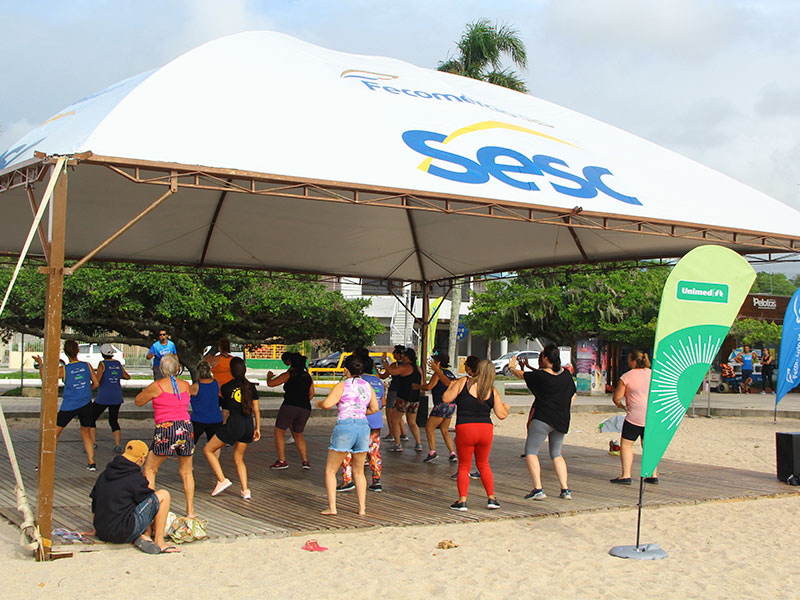 Estação Verão Sesc leva atividades às praias da região