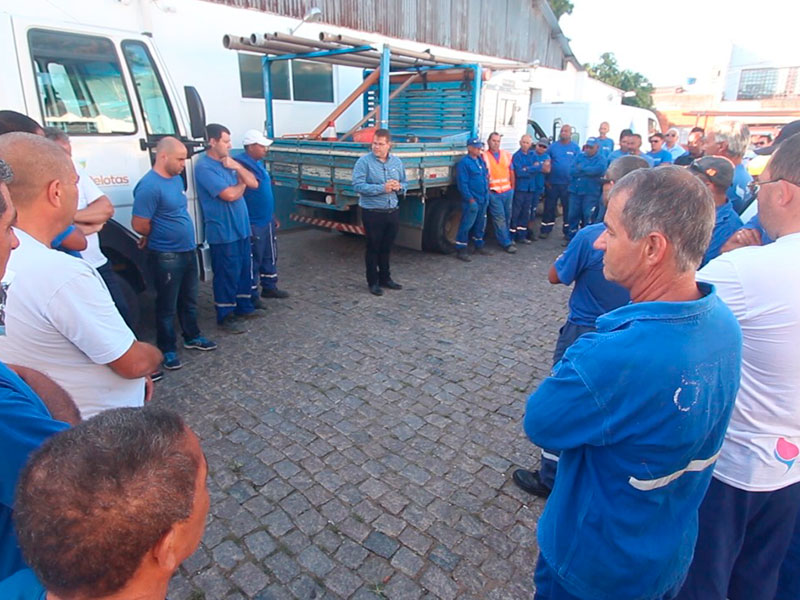 Pelotas: Primeiro dia de mutirão conserta 56 vazamentos em redes d’água