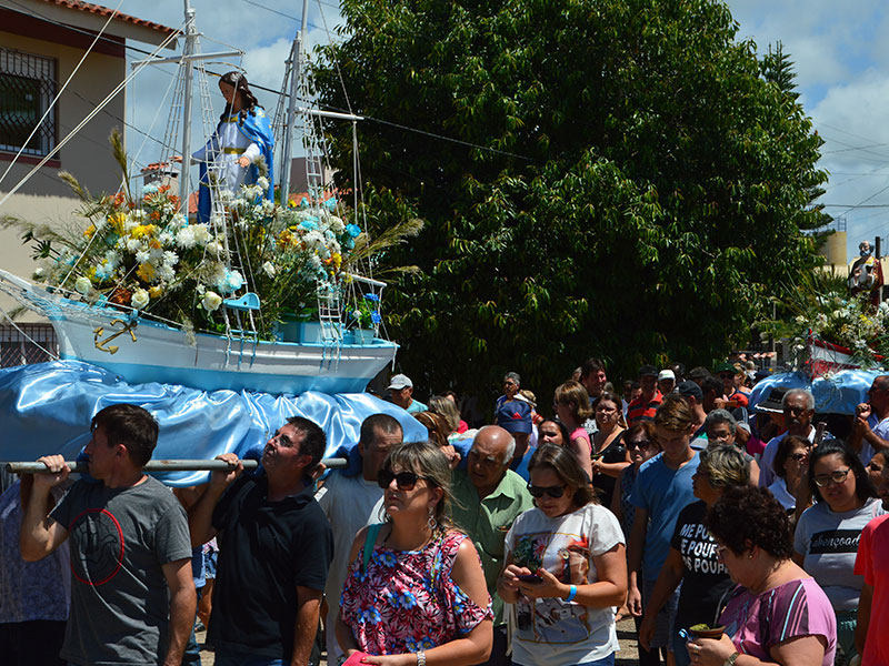 Fiéis homenageiam Iemanjá e Nossa Senhora dos Navegantes em São Lourenço do Sul