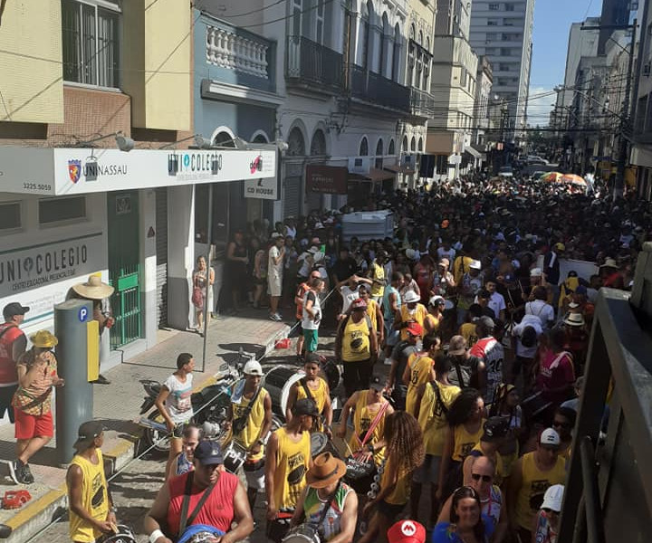 Carnaval de Rua: Expresso 620 agita o Centro de Pelotas