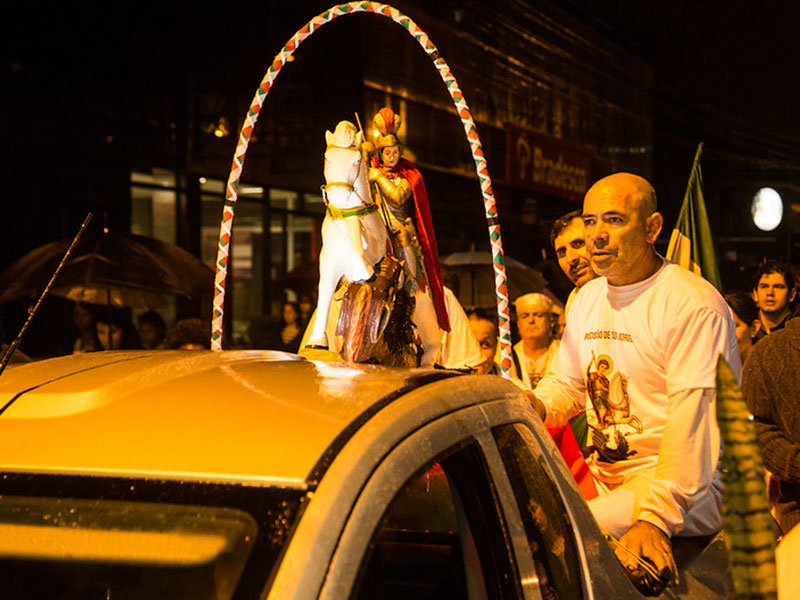 Pelotas: Caminhão com a imagem de São Jorge desfila pelas ruas nesta quinta-feira