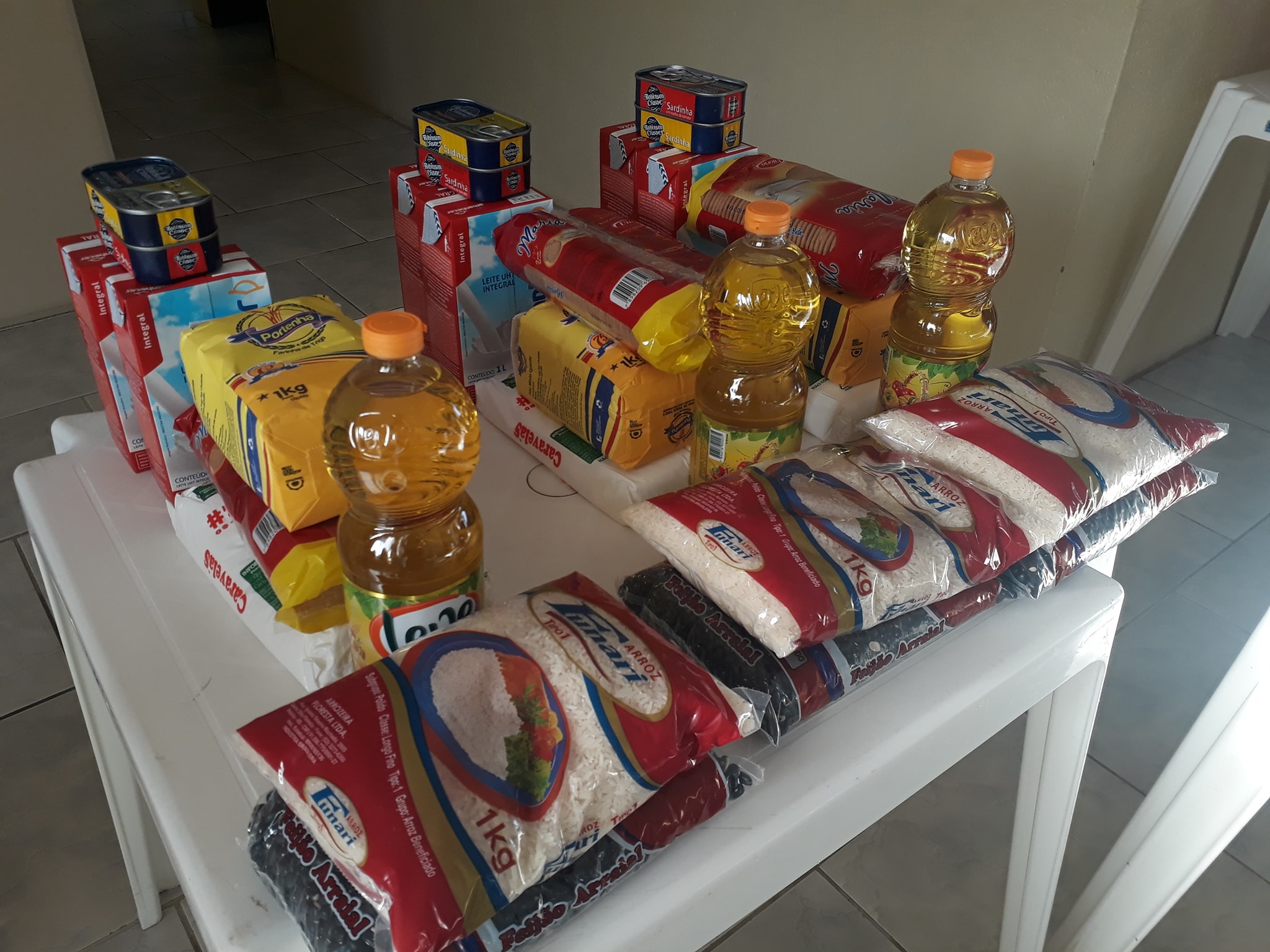 Famílias carentes de Turuçu recebem kits de alimentos