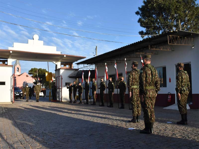 Jaguarão: 12º Regimento de Cavalaria Mecanizada recebe visita de general
