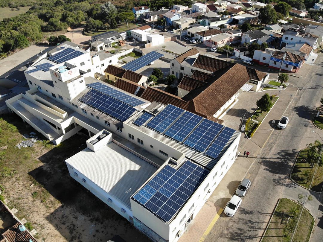 Hospital de Piratini consegue redução de R$ 12 mil com captação de energia solar