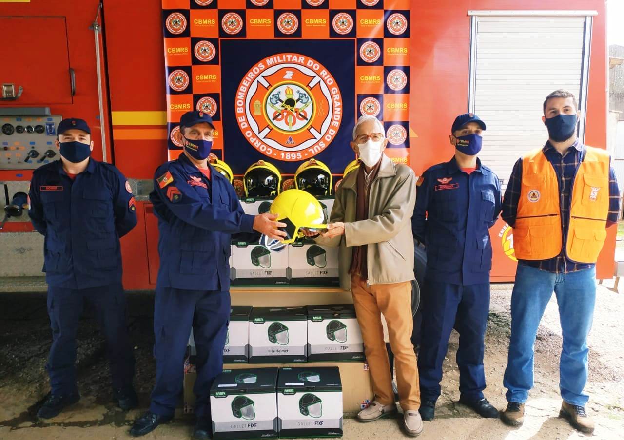 Corpo de Bombeiros de Jaguarão recebe novos capacetes