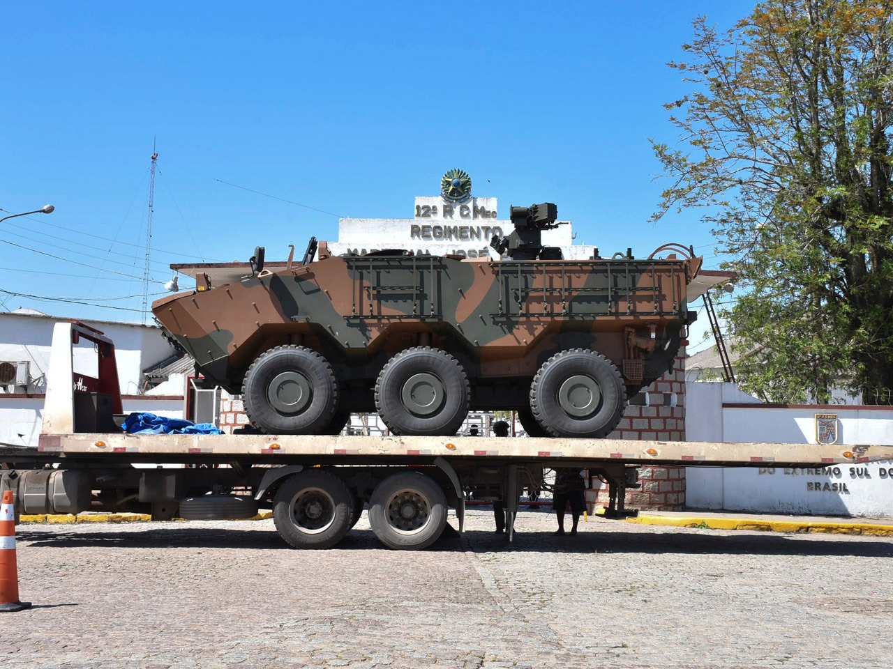 Jaguarão: 12º RCMec recebe primeira viatura guarani