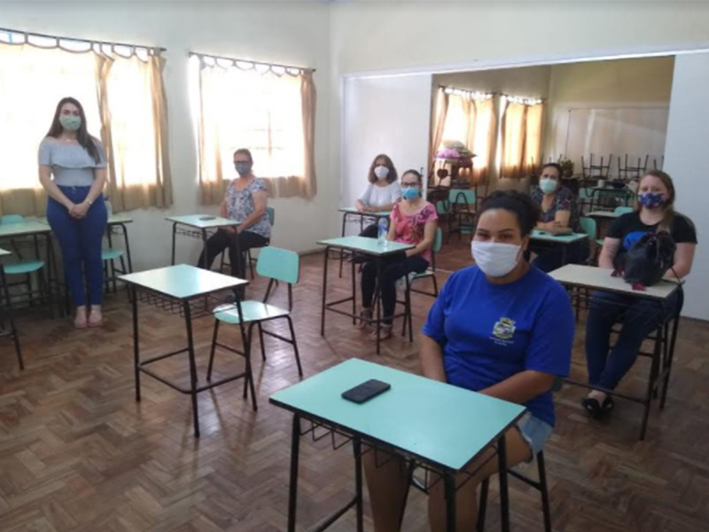 Secretaria de Educação de Cerrito realiza curso para funcionários da rede escolar
