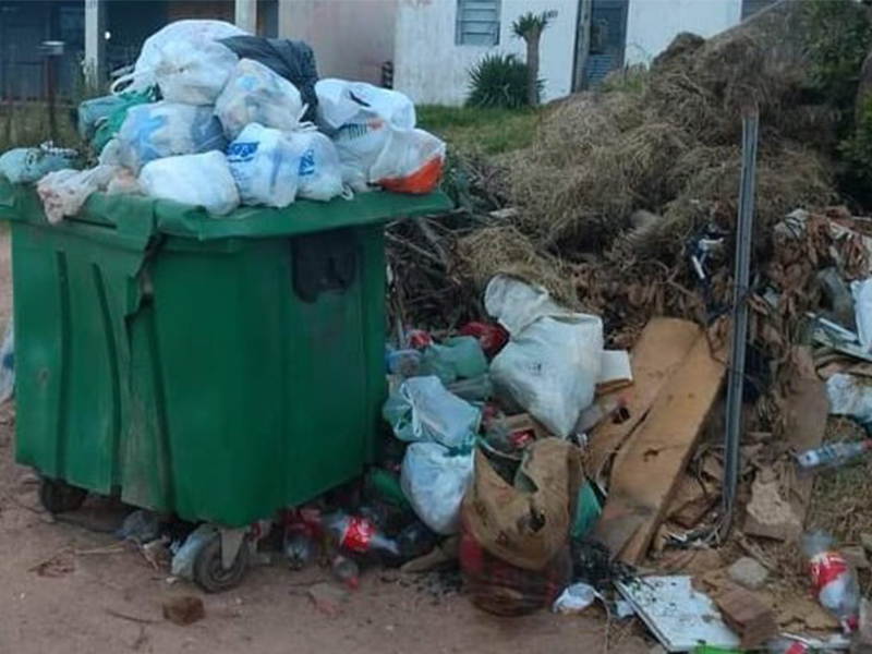 Piratini: Atraso na coleta de lixo e falta de consciência de moradores causa transtorno
