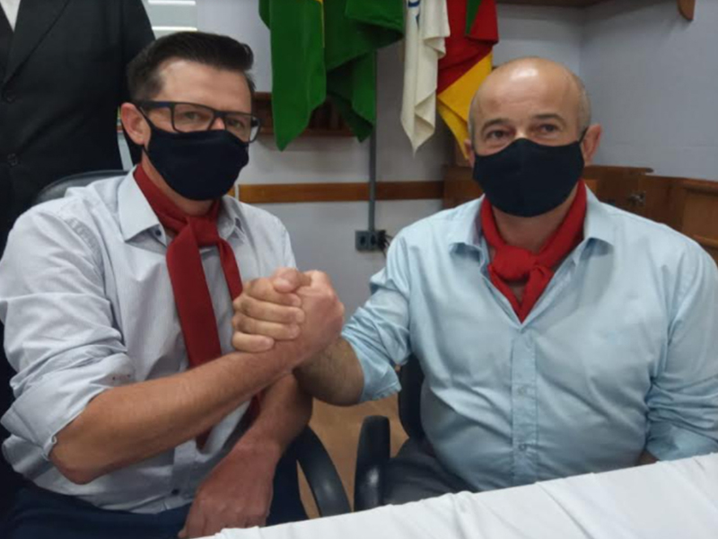 Poder Legislativo dá posse a Márcio Porto e Cláudio Dias em Piratini