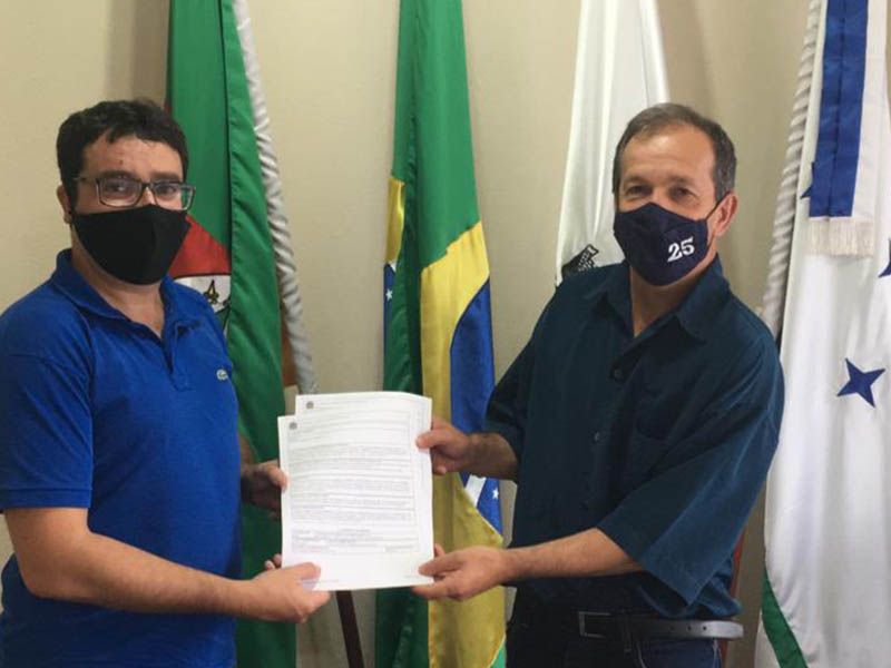 Vereador apresentou documentos referentes às emendas ao Executivo de Morro Redondo