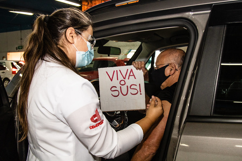 Durante o domingo, Pelotas vacina mais de 1,6 mil idosos com 72 anos ou mais