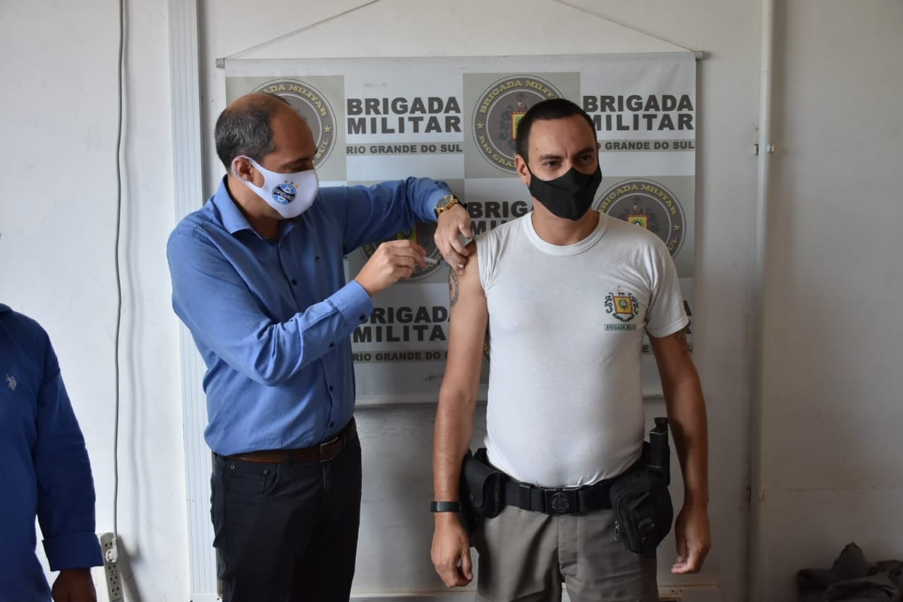 Forças de segurança de Jaguarão recebem 1ª dose da vacina contra a Covid-19