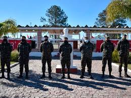 Quartel de Jaguarão recebe a visita do general Sá Corrêa