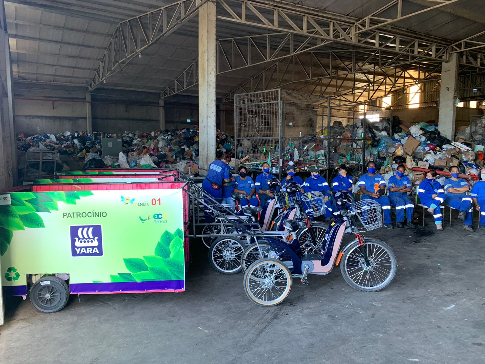 Rio Grande: Cooperativa de reciclagem recebe triciclos elétricos