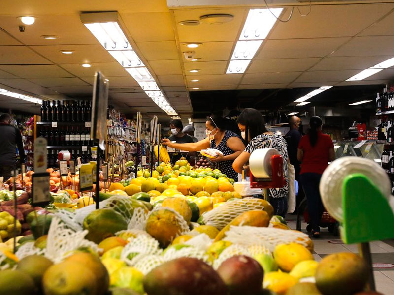 Carne de frango, ovo e frutas registram queda de preço em maio no Rio Grande do Sul