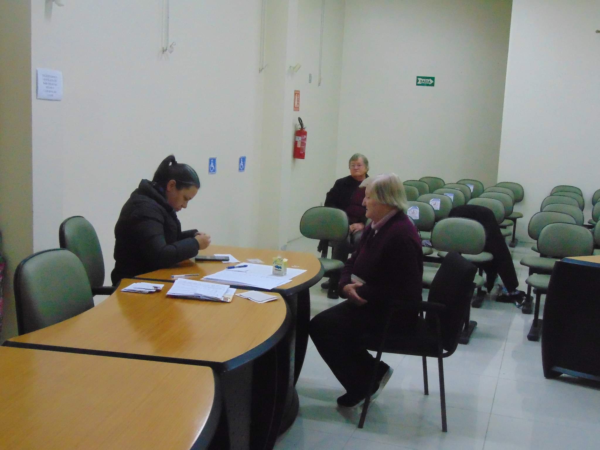 Morro Redondo: Idosos confeccionam carteirinha da Associação dos Aposentados e Pensionistas