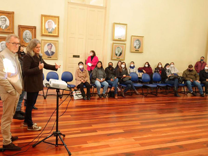 Pelotas: Novos servidores ingressam na área da educação