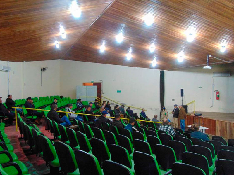 Reunião de atualização técnica com produtores de pêssego acontece em Morro Redondo