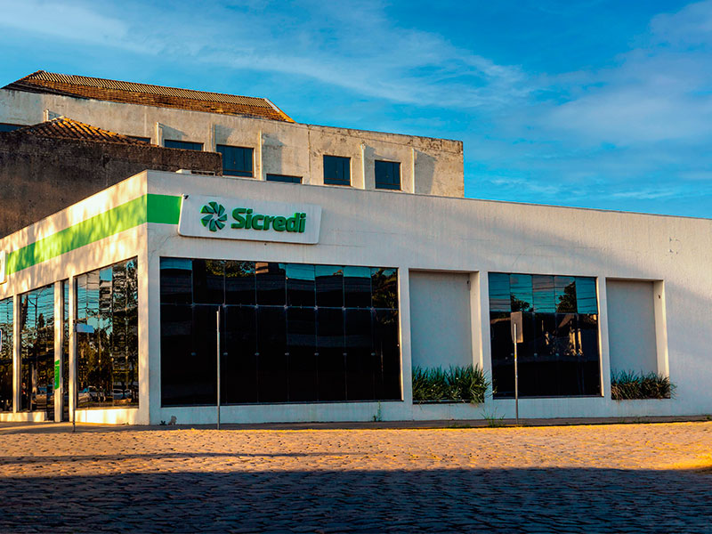 Sicredi comemora a marca de 30 mil associados