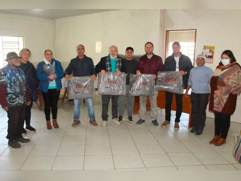 Pedro Osório: Prefeitura entrega 400 cobertores para comunidade carente