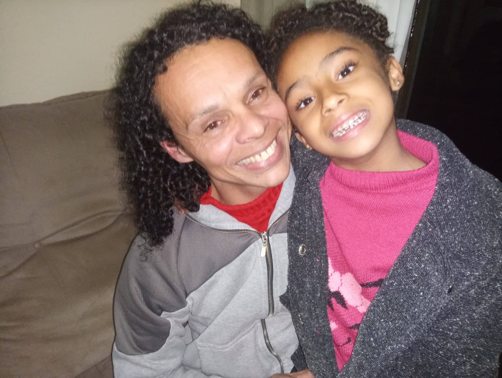 Piratini: Cabeleireiro adota filha do ex-marido e constrói relação de amor e carinho