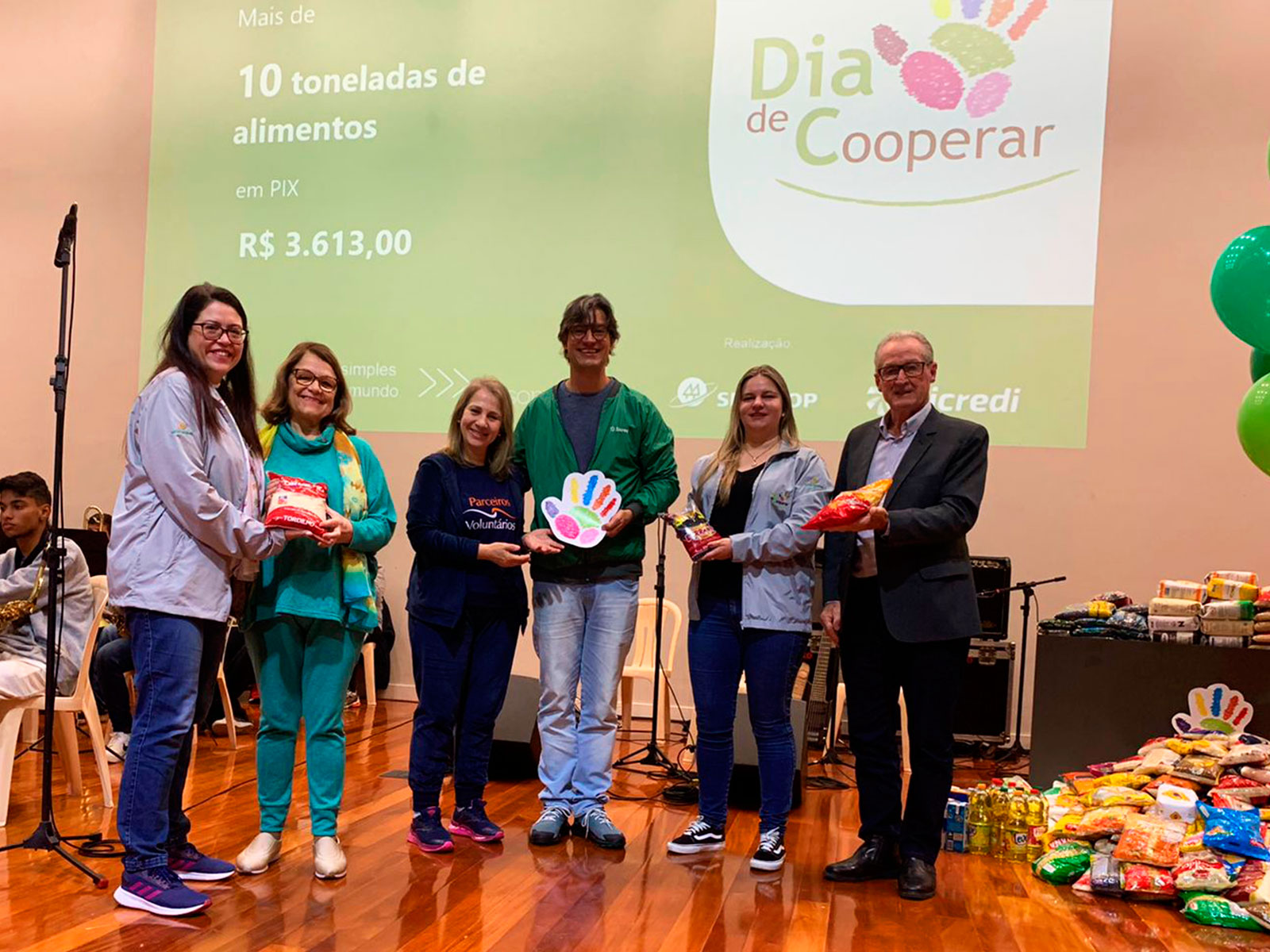 Sicredi Interestados encerra as ações do Dia C com quase 10 toneladas de alimentos arrecadados