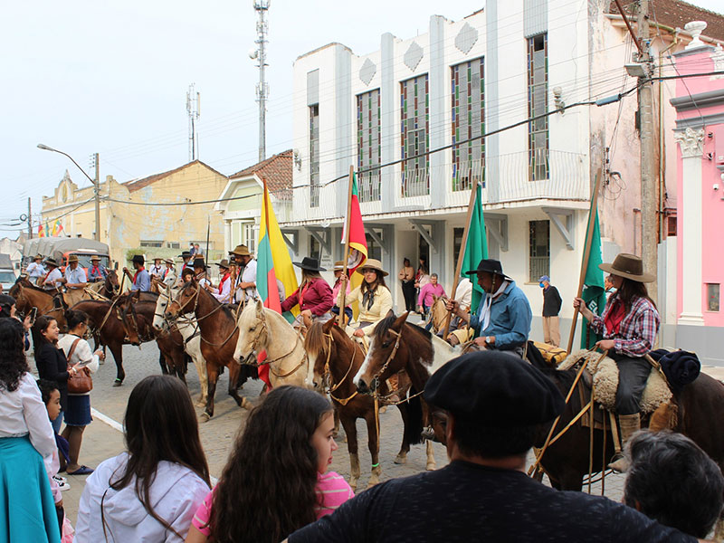 Pinheiro Machado recebe a tradicional Chama Crioula
