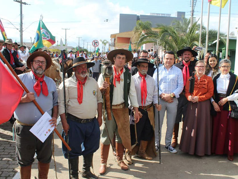 Pinheiro Machado recebe a centelha da Chama Crioula em Piratini
