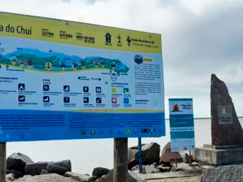 Rio Grande: Primeira placa da Trilha Cassino – Barra do Chuí é inaugurada nos Molhes da Barra