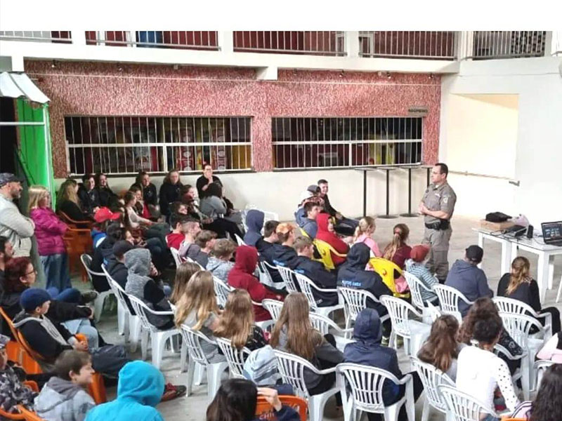 Turuçu: Prefeitura promove palestras de conscientização contra o uso de álcool e drogas