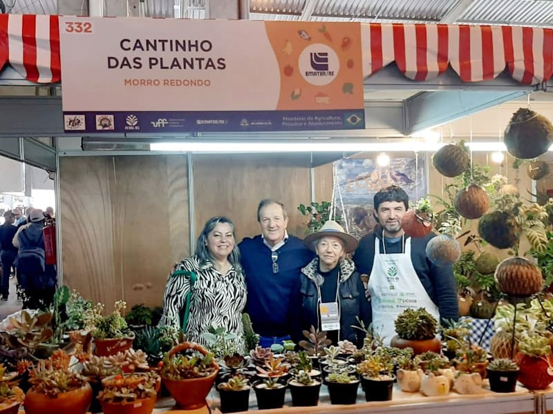 Prefeito de Morro Redondo visita expositores do município na Expointer