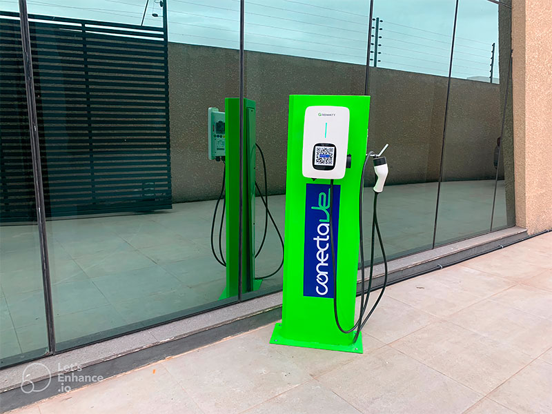 Unicred Integração lança totem de carregamento gratuito para carros elétricos em Pelotas