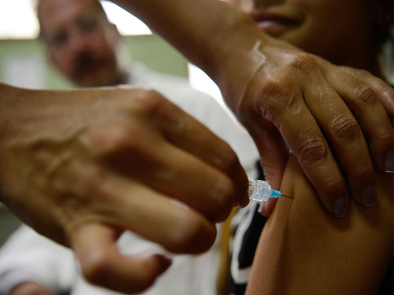 Secretaria de Saúde promove ação de vacinação contra o HPV nas escolas em Pinheiro Machado